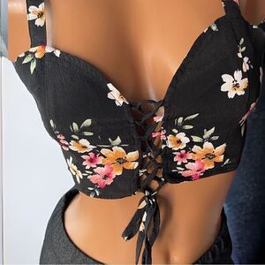 Forever 21 l Black Cami/Top l Floral Print l Lace-up l Back zip l Small